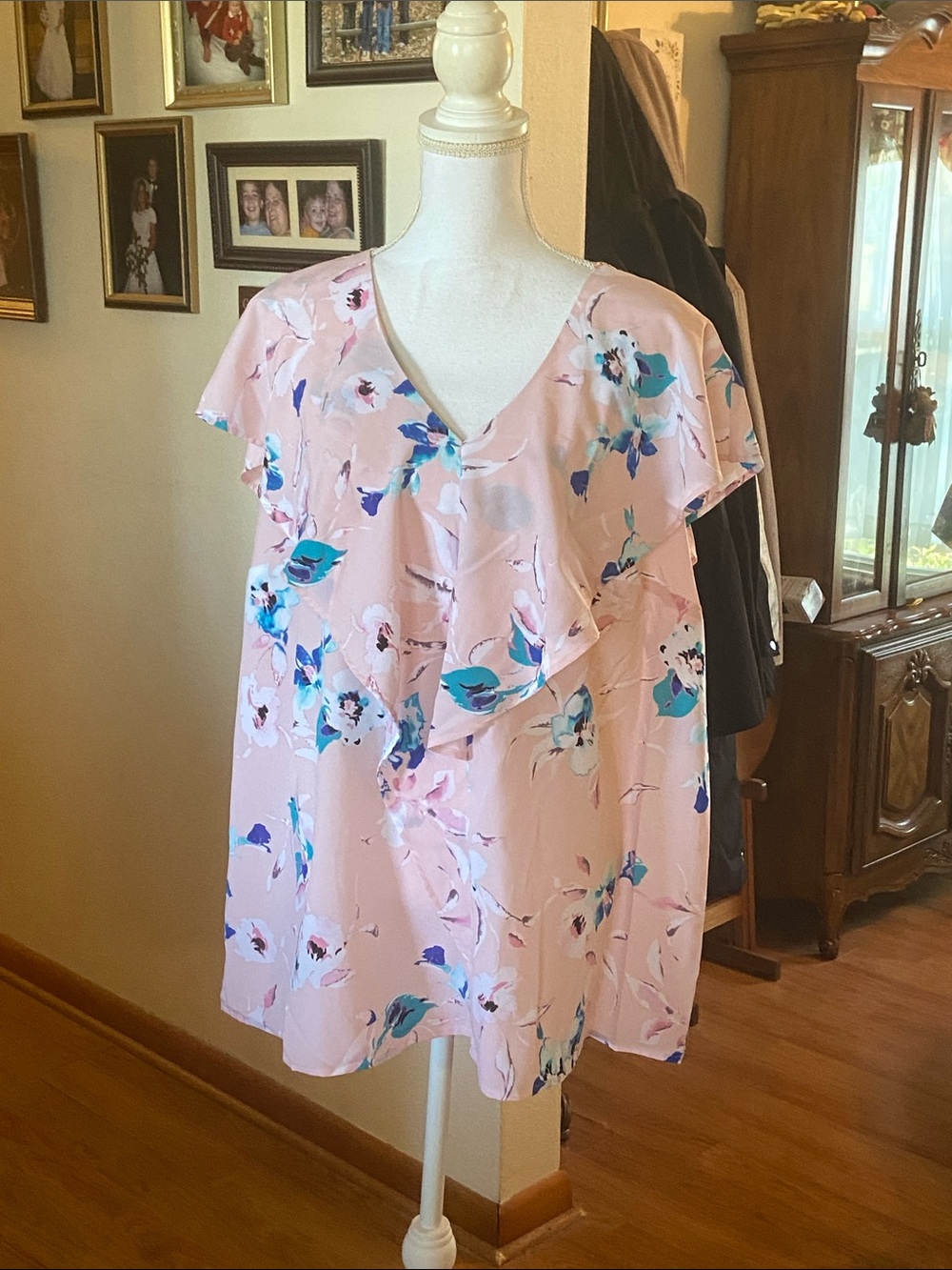 Women’s blouse. Size 18